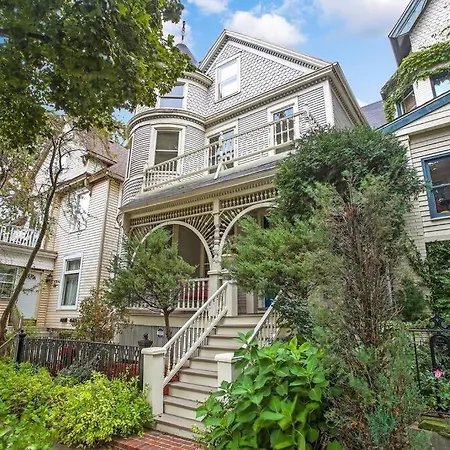 Beer Baron'S Abode Villa